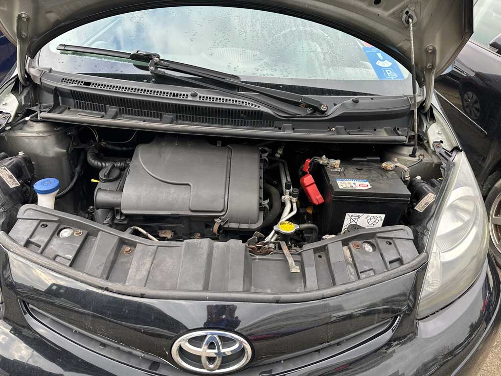 TOYOTA Aygo 1.0 Linea Luna Multimode 5.2012 Semi-automatique petite voiture 237000km 68ch 50kW 998cc 3 cylindres 935kg moteur achat-voiture-suisse