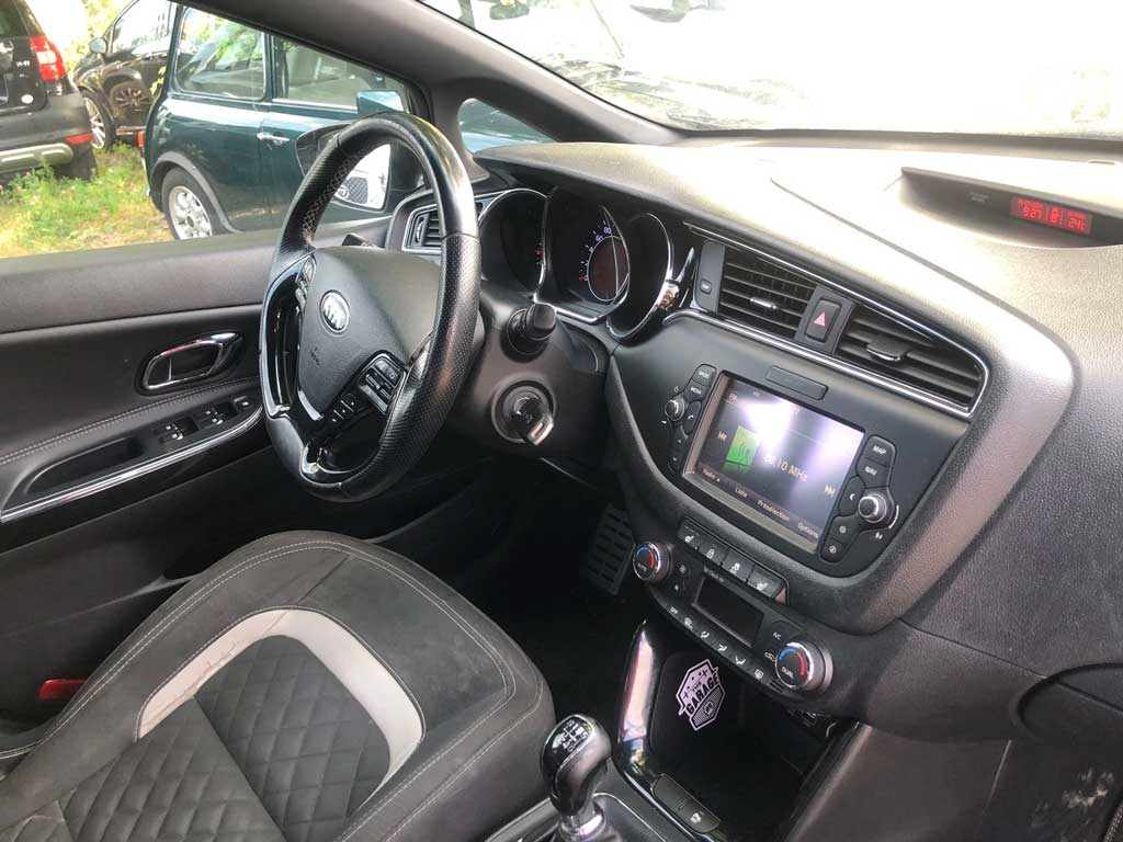 KIA Ceed-Sportswagon 1.0-T-GDi Style 2015 noir interieur
