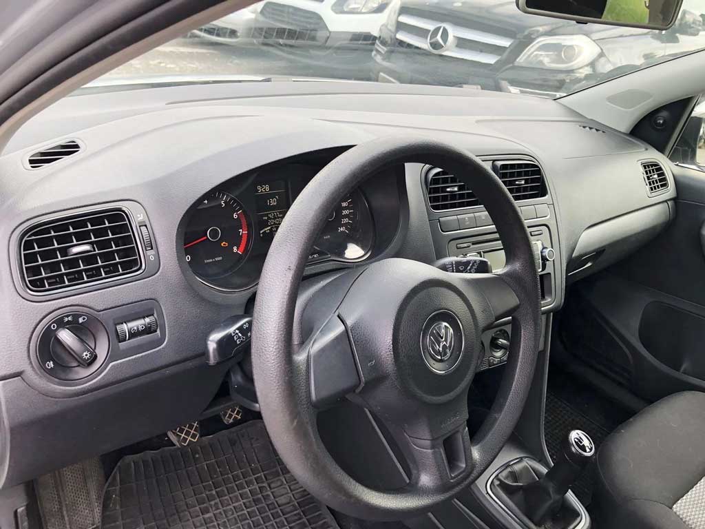 VW Polo 1.2 TSI Highline 2010 essence benzine petite voiture gris argenté intérieur