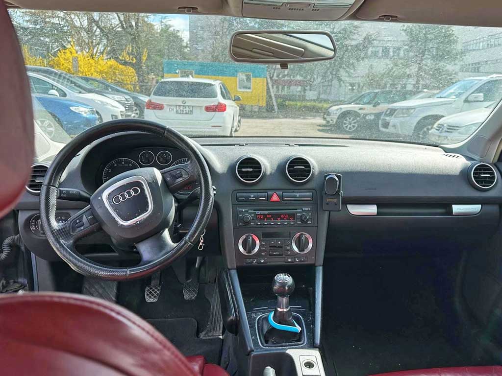 AUDI A3 Sportback 2.0 Turbo FSI Ambiente quattro 2009 Limousine noir traction intégrale cockpit