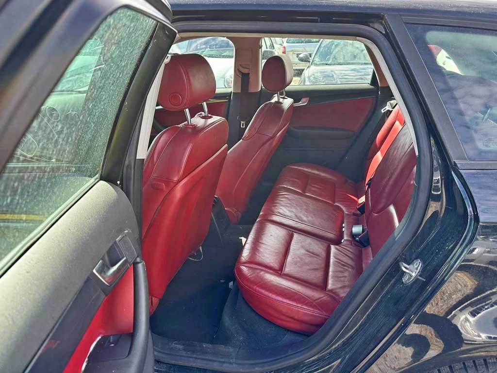 AUDI A3 Sportback 2.0 Turbo FSI Ambiente quattro 2009 Limousine noir traction intégrale sièges