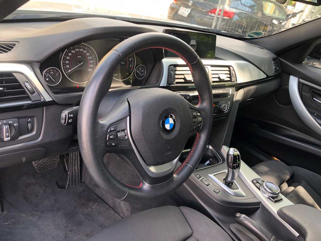 BMW 316i Touring Business Steptronic 2013 essence propulsion arrière automatique break blanc cockpit