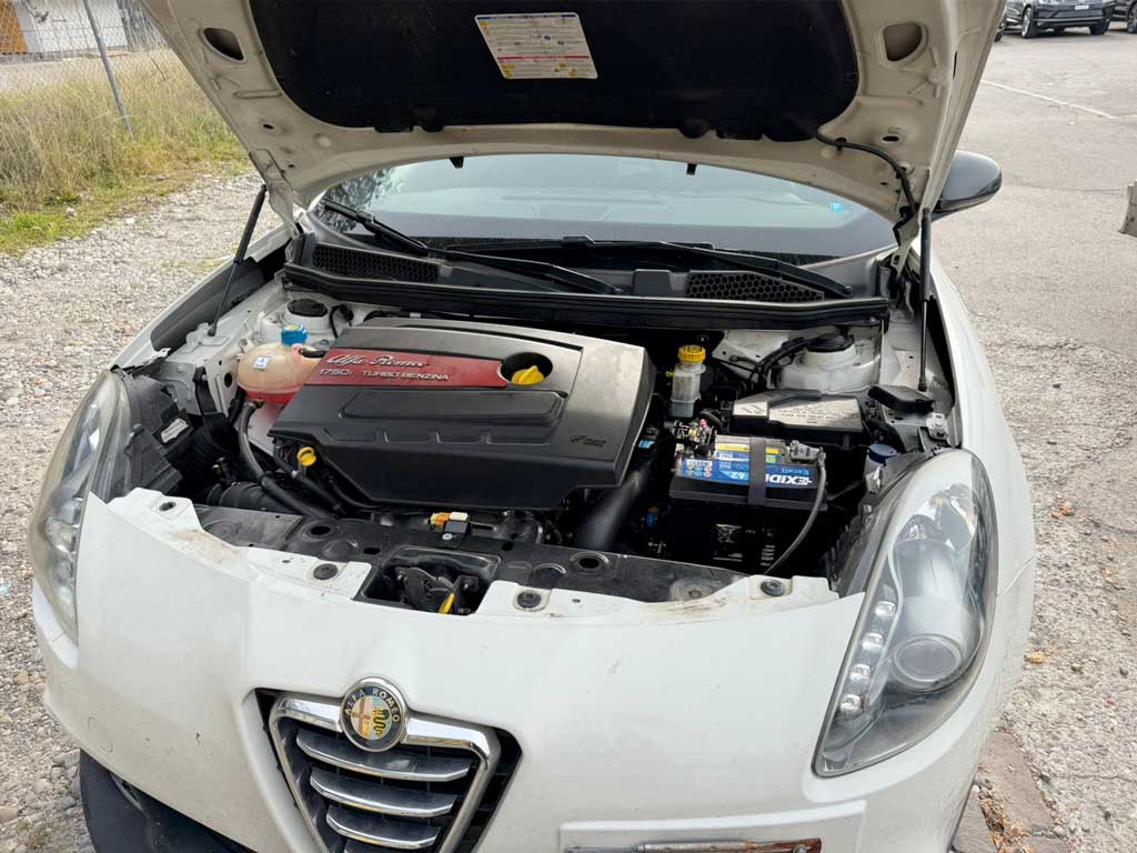 ALFA ROMEO Giulietta 1750 TBi Quadrifoglio Verde 2011 volture compact moteur