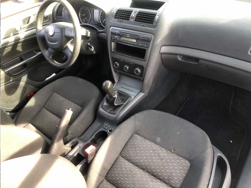 SKODA Octavia Combi 1.6 TDI Elegance Diesel manuelle break blanc achat voiture intérieur